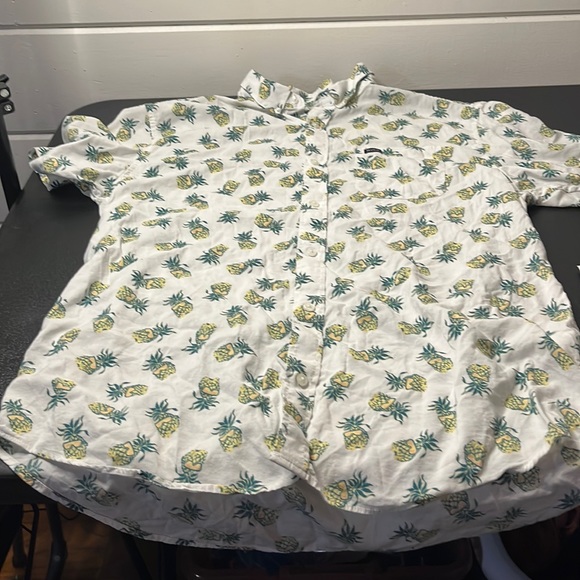 RVCA Other - RVCA Mens pineapple button up - fruit, summer, collared, white